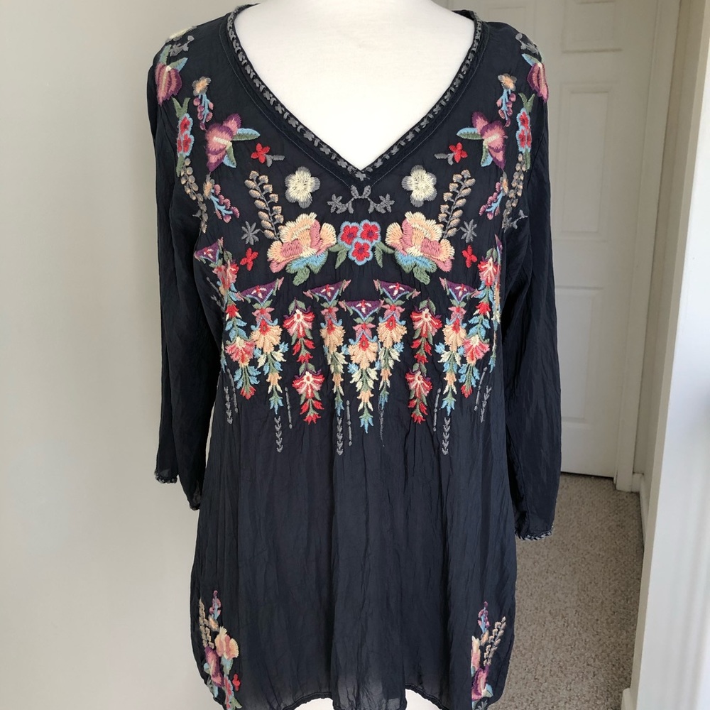 JOHNNY WAS embroidered rayon blouse tunic L